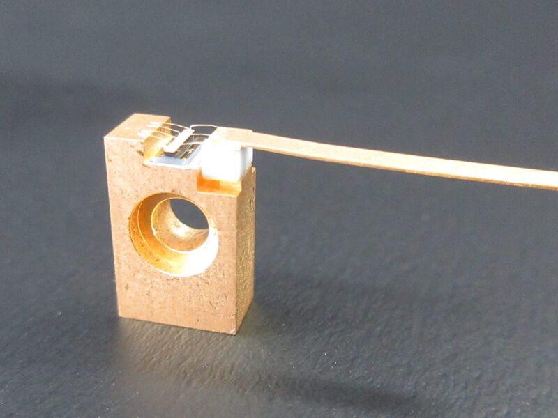 Single semiconductor laser outputs 450um terahertz waves