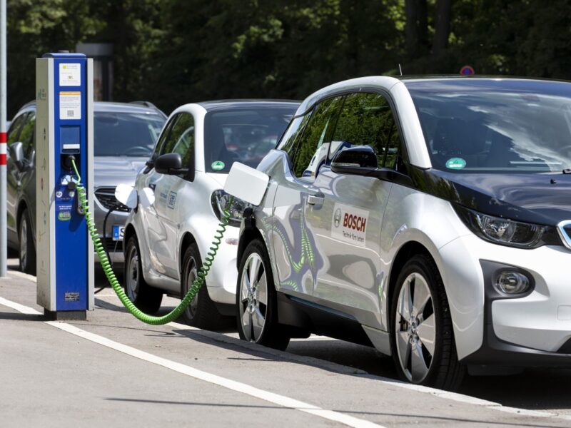Fragmented electric vehicle charging networks hit users