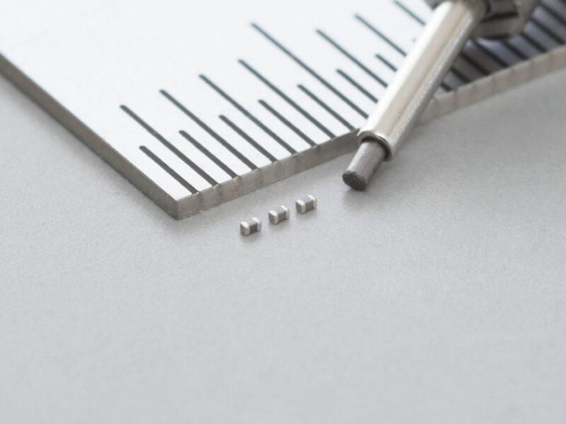 Tiny 0402M multilayer ceramic capacitor ideal for smartphones