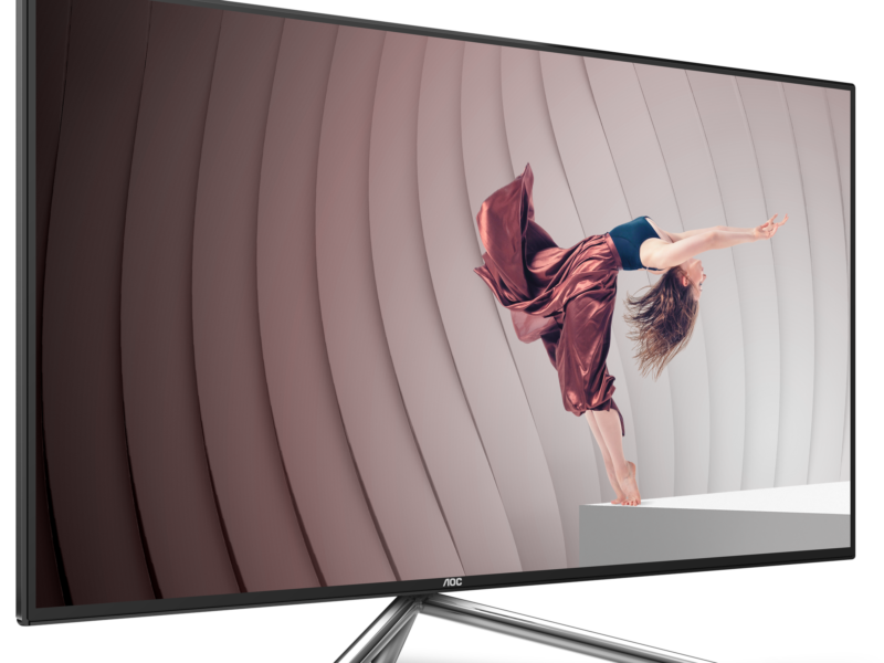 80cm 4K UHD display acts as USB-C charging hub