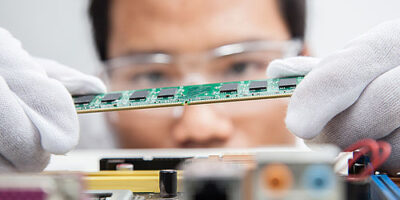 Procedure automatically debugs board test programs