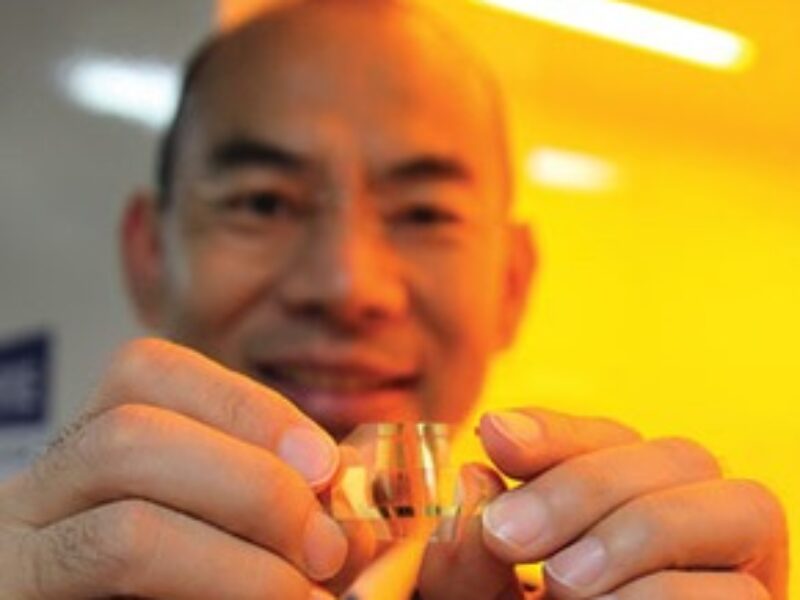 Flexible BiCMOS substrate with simplified process for roll-to-roll production