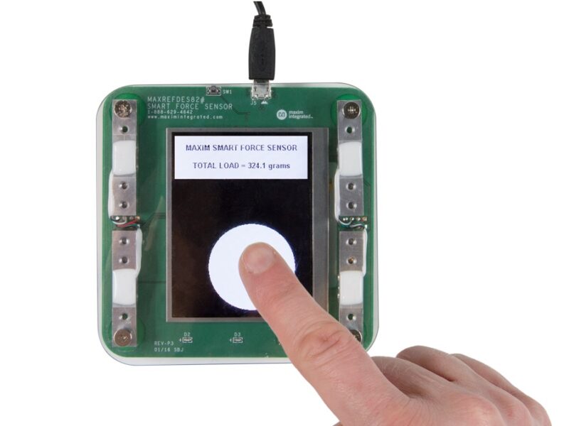 Modèle de référence à capteurs fournissant la force appliquée et le centre de masse