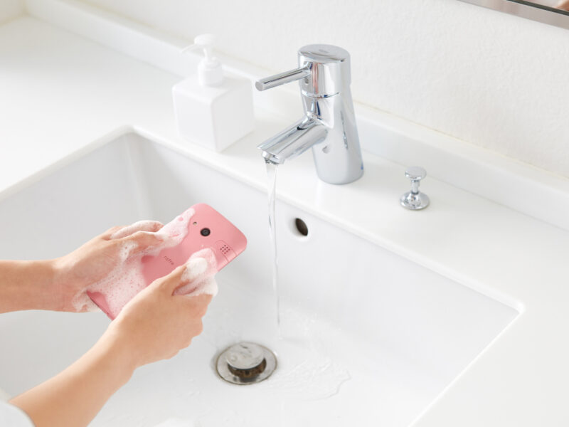 Kyocera présente son smartphone lavable