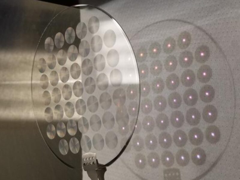 Researchers scale up the production of glass metalenses