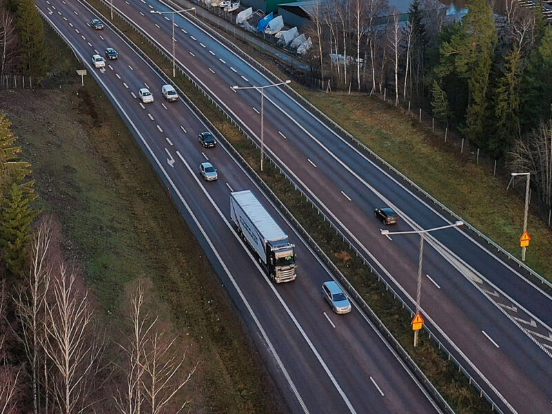 First self-driving trucks on European motorway